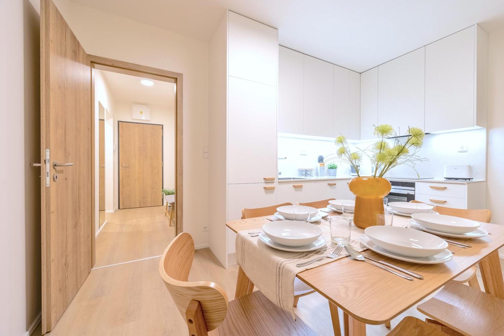 Bright 2Br - 5Th Floor, Balcony, Free Parking By Gravity Prague Apartman Kültér fotó
