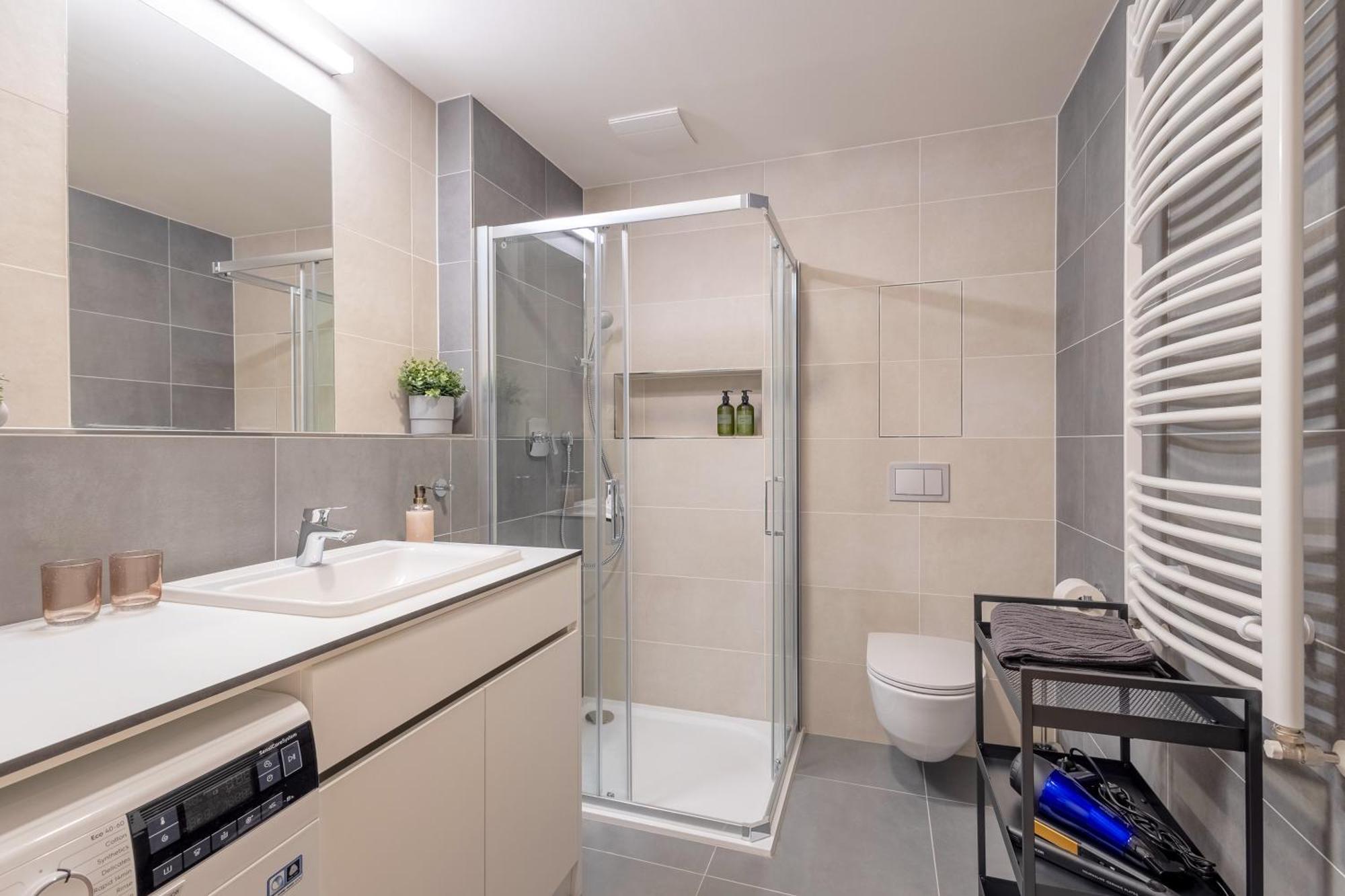 Bright 2Br - 5Th Floor, Balcony, Free Parking By Gravity Prague Apartman Kültér fotó
