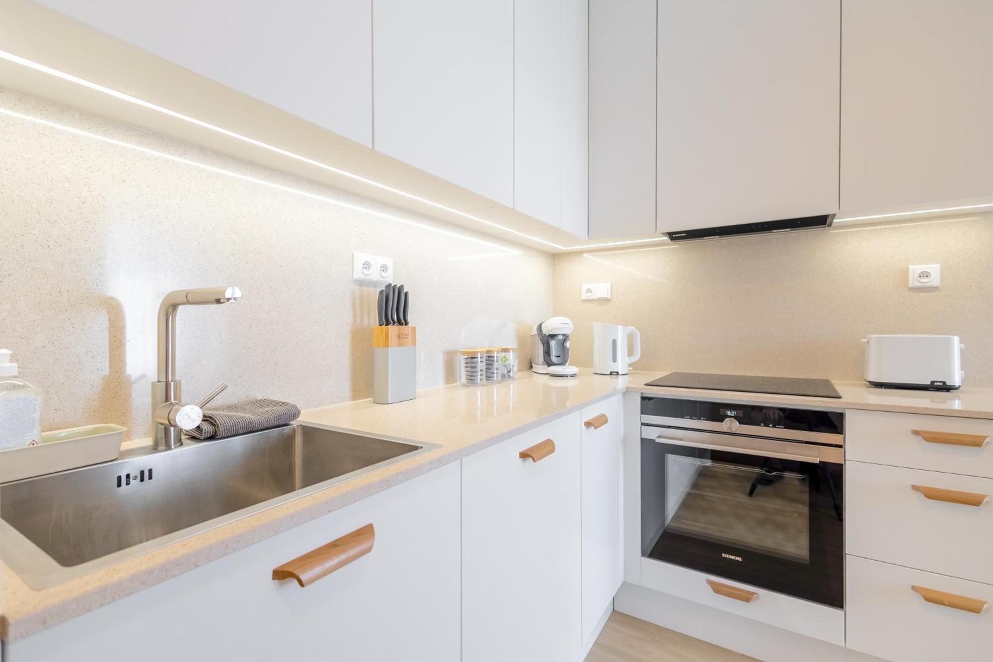 Bright 2Br - 5Th Floor, Balcony, Free Parking By Gravity Prague Apartman Kültér fotó