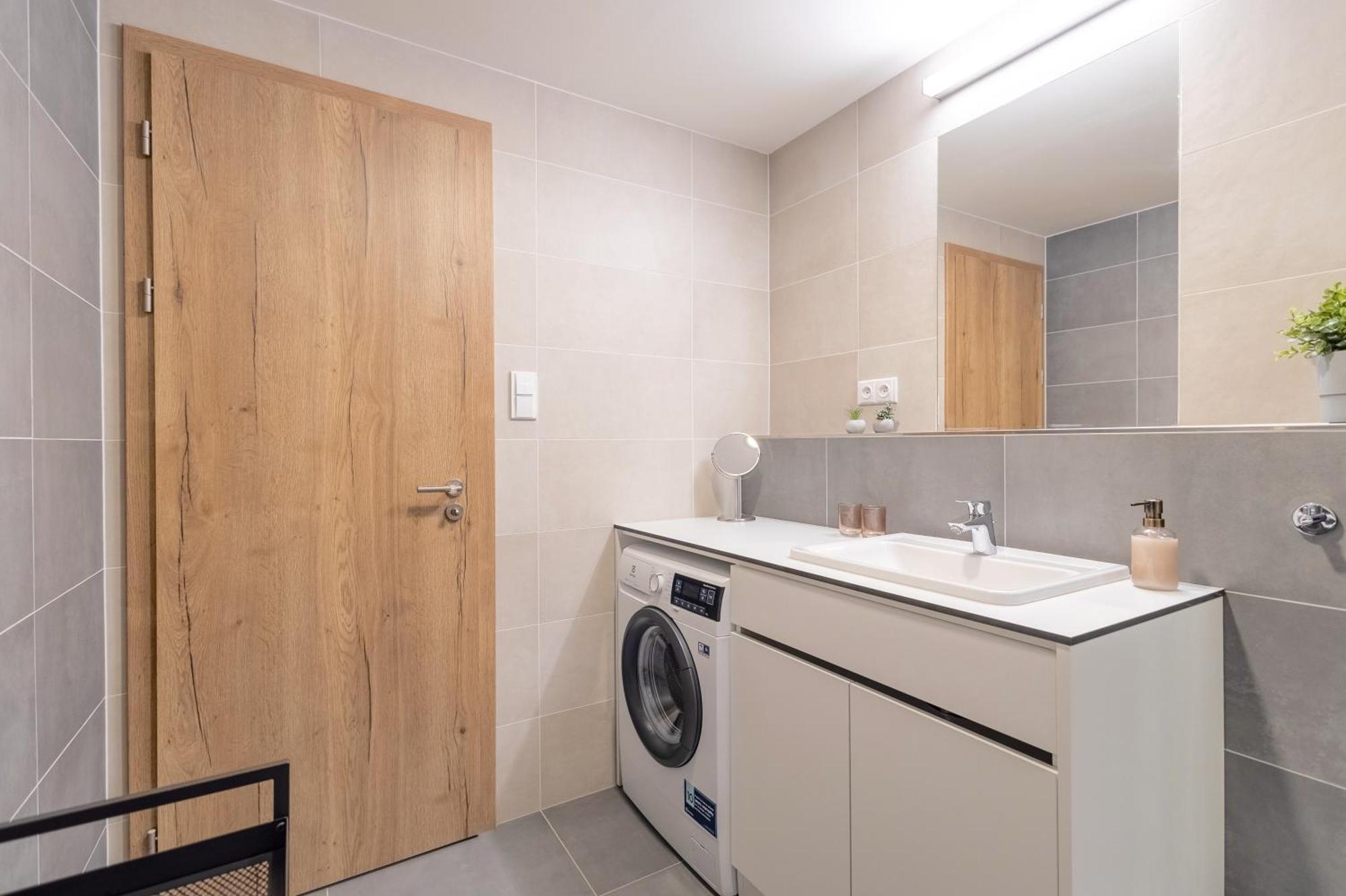 Bright 2Br - 5Th Floor, Balcony, Free Parking By Gravity Prague Apartman Kültér fotó