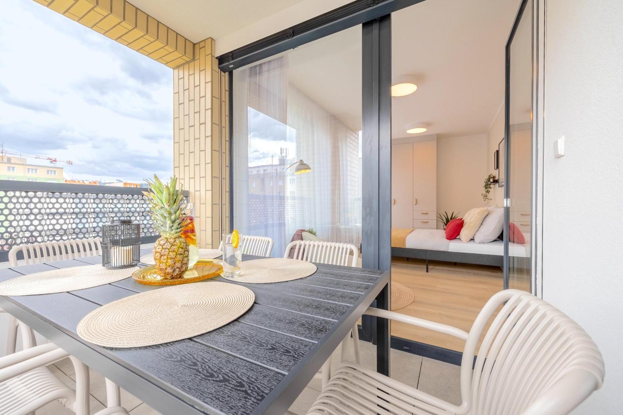 Bright 2Br - 5Th Floor, Balcony, Free Parking By Gravity Prague Apartman Kültér fotó