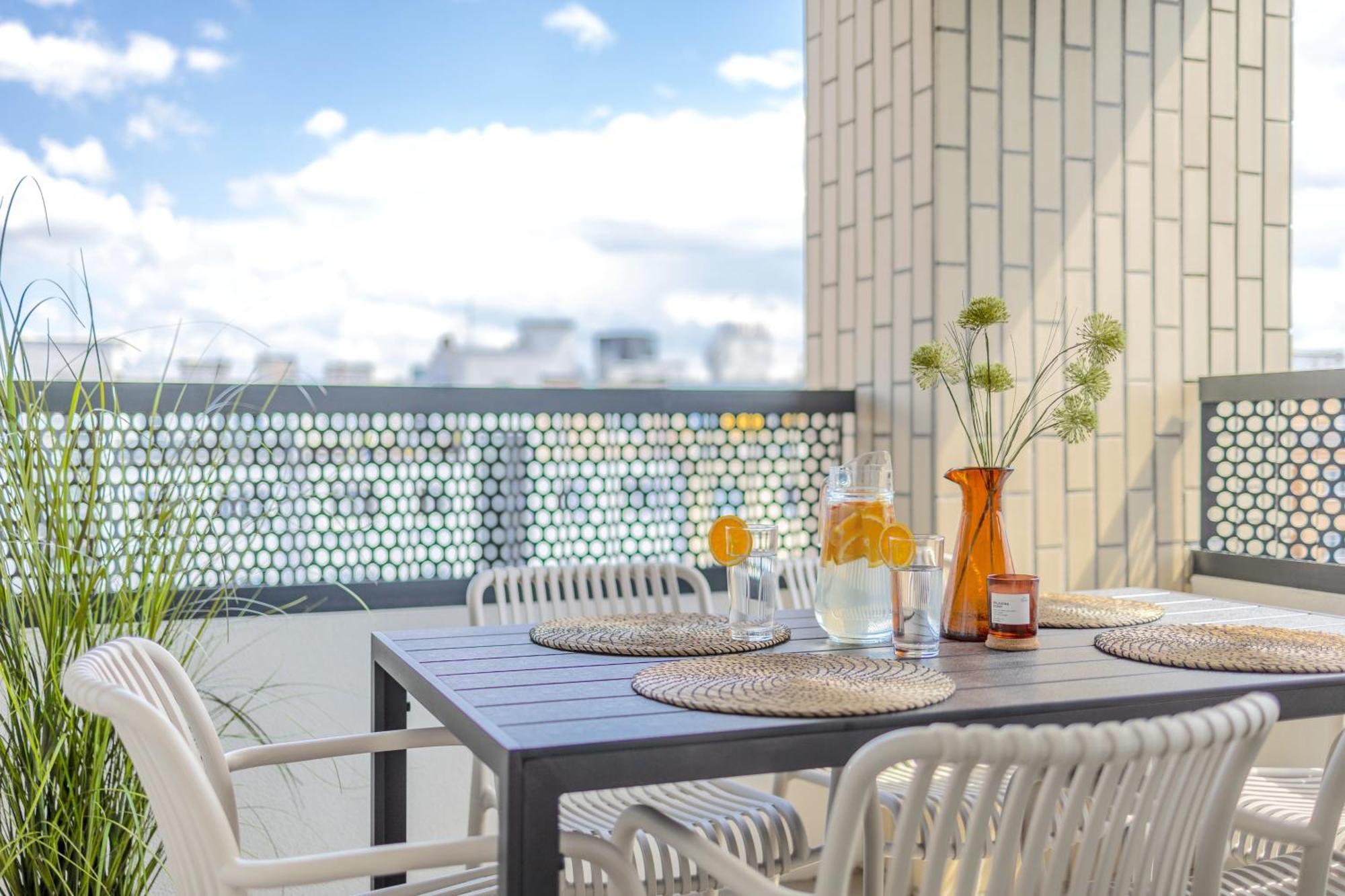Bright 2Br - 5Th Floor, Balcony, Free Parking By Gravity Prague Apartman Kültér fotó