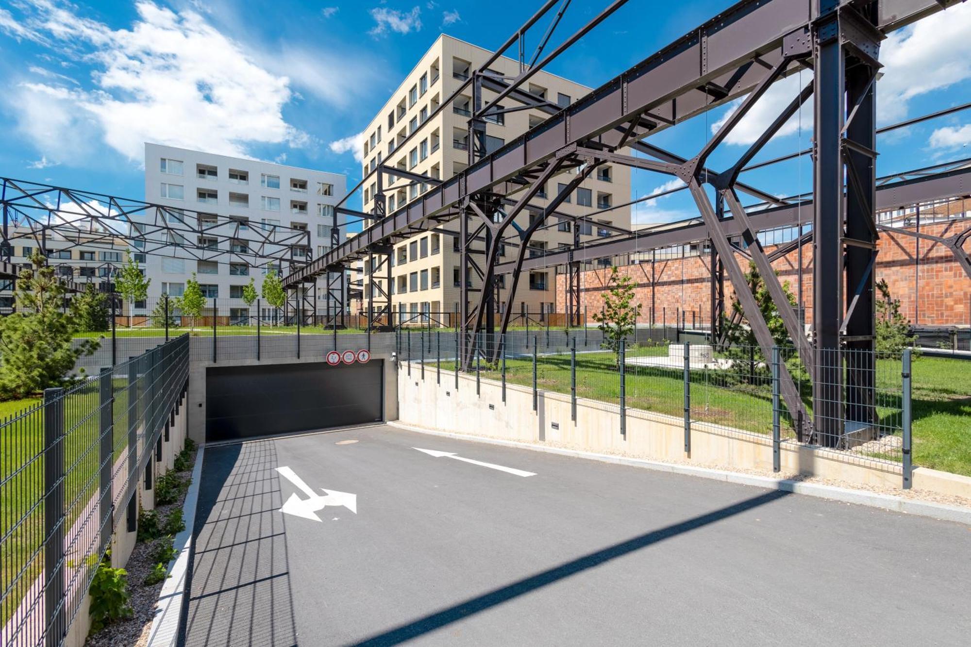 Bright 2Br - 5Th Floor, Balcony, Free Parking By Gravity Prague Apartman Kültér fotó