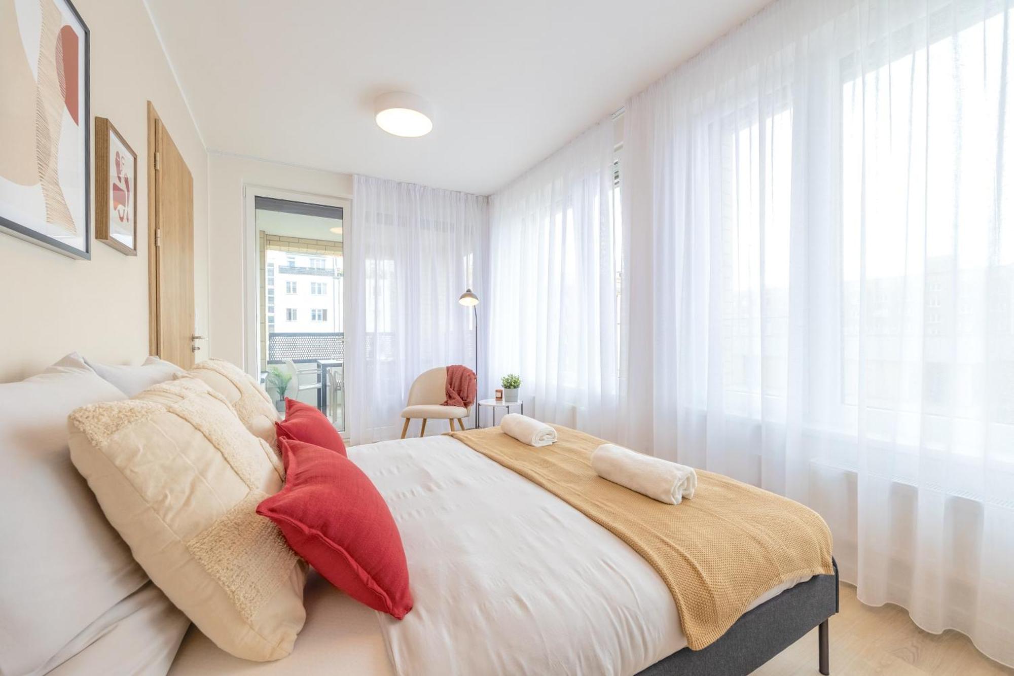Bright 2Br - 5Th Floor, Balcony, Free Parking By Gravity Prague Apartman Kültér fotó