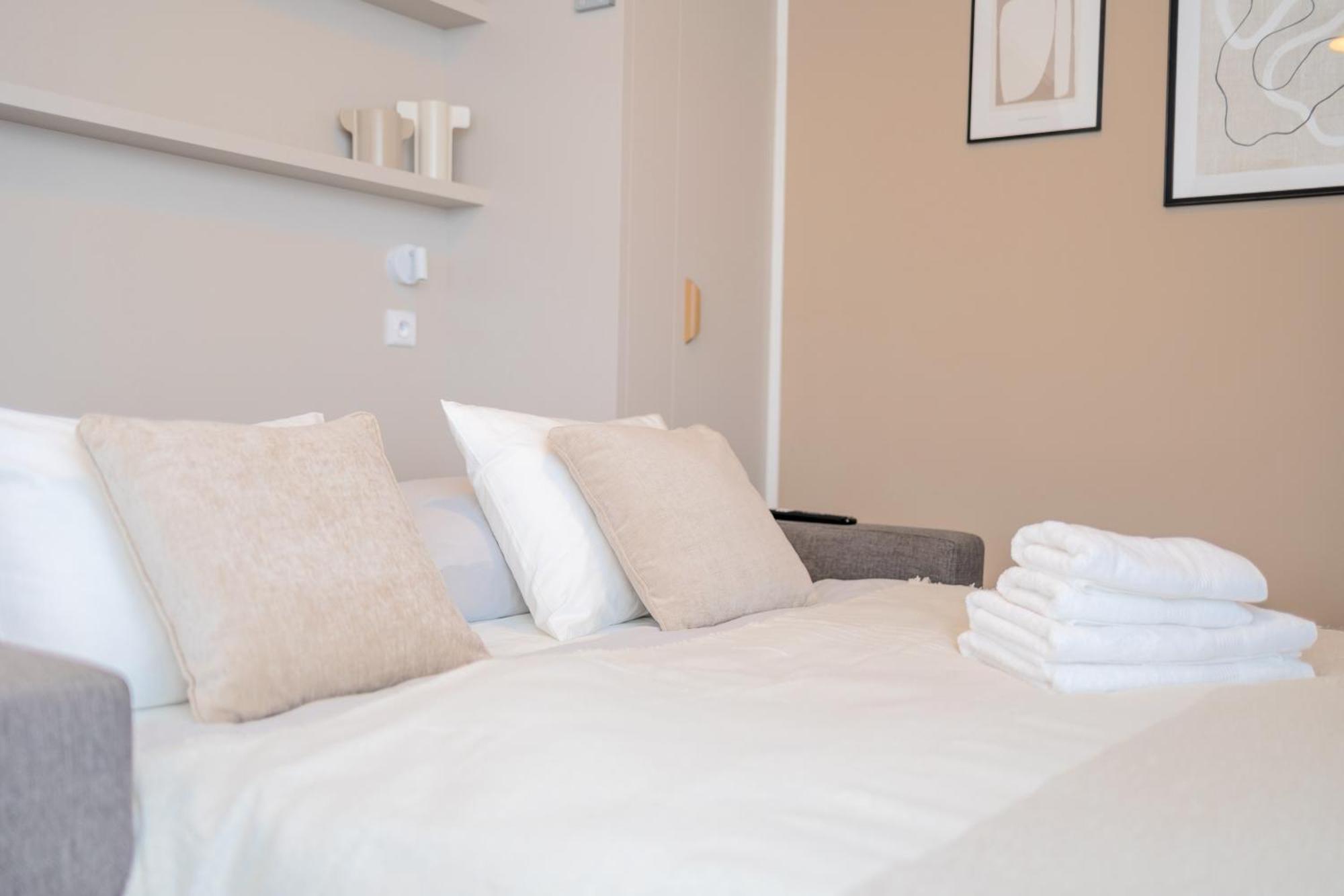 Bright 2Br - 5Th Floor, Balcony, Free Parking By Gravity Prague Apartman Kültér fotó